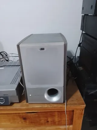 Subwoofer JVC Plata