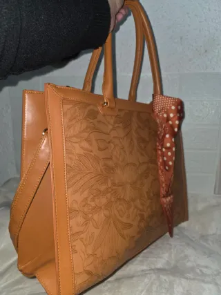 VARIEDAD DE BOLSOS NUEVOS Y BOLSO DE PORTATIL