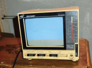 Mini TV y Radio Portátil Silvano SK-2000