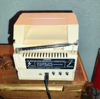 Mini TV y Radio Portátil Silvano SK-2000