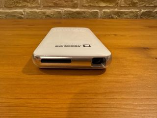 Pico Proyector blanco con sonido, mando y bateria