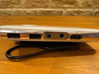 Pico Proyector blanco con sonido, mando y bateria