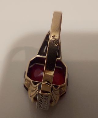 Anillo vintage Oro 18 kt de 1890 con un Granate y