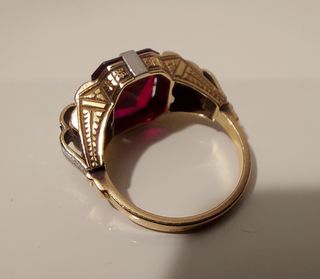 Anillo antiguo Oro 18kt y un Granate de 1890 SXIX