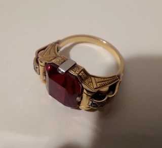 Anillo antiguo Oro 18kt y un Granate de 1890 SXIX