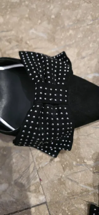 Zapatos Zara tacón lazo pedrería negro 39