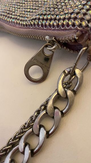 Bolso Stradivarius de brillos plateado