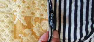 T-shirt donna righe con cuore strass