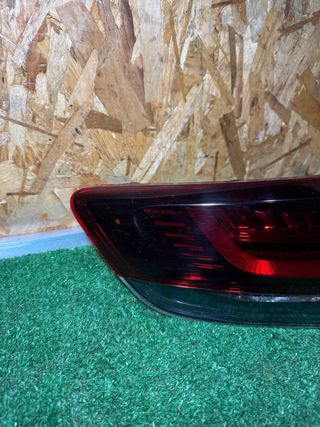 Piloto trasero izquierdo Renault Megane 4