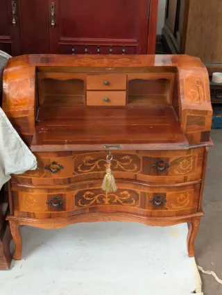 Mueble escritorio madera con marquetería