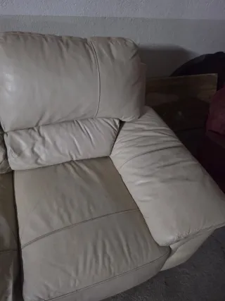 Sofá de 2 plazas de piel beige