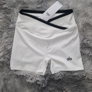 Conjunto Alo Yoga Blanco y Negro