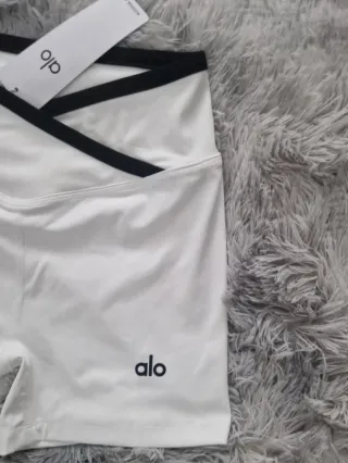 Conjunto Alo Yoga Blanco y Negro