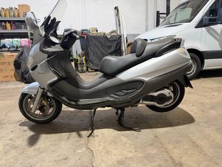 Piaggio X9 Plata Maxi-Scooter