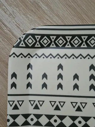Vassoio tribale beige e nero
