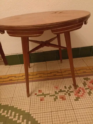 Mesa redonda de madera
