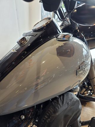 Harley Davidson Road King Especial 114