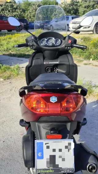 Piaggio X7 Evo Scooter Roja