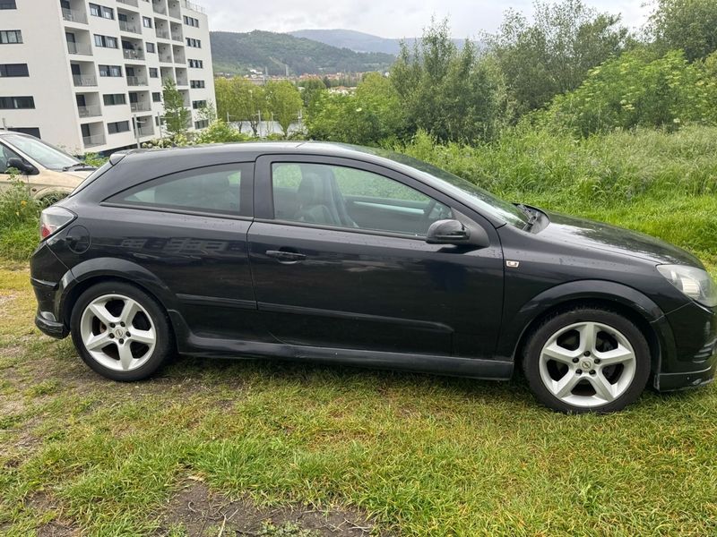 Opel Astra 2008 - foto 1