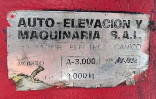 Elevador de vehículos de 3.000 Kilos Trifásico.