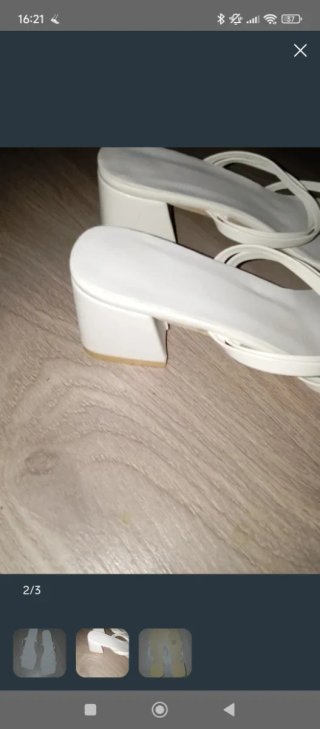 Dos pares de Sandalias de tacón