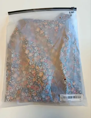 Camisa floral sin estrenar