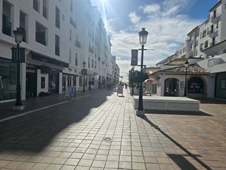 Local comercial en alquiler en Puerto Banús en Marbella