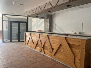 Local comercial en venta en Palacios y Villafranca (Los)