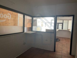 Local comercial en venta en Palacios y Villafranca (Los)