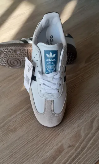 Adidas Samba T.42 en blanco y negro
