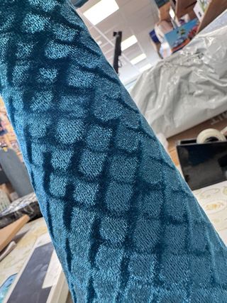 Lámpara de mesa azul y dorada