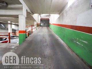 Garaje en venta en Vallparadís en Terrassa