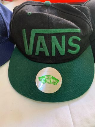 Lote 3 Gorras  2 Vans 1 Star wars ESCUCHO OFERTAS