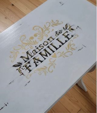 Tavolo ausiliario in legno massello con porta riviste