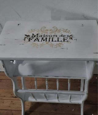 Tavolo ausiliario in legno massello con porta riviste