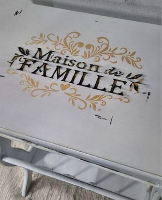 Tavolo ausiliario in legno massello con porta riviste