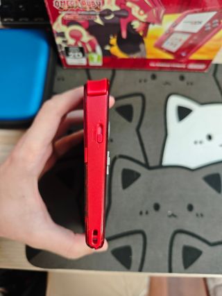 Nintendo 2DS Edición Pokémon Rubí Omega con caja