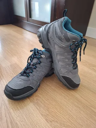 Botas de montaña grises y azules número 38
