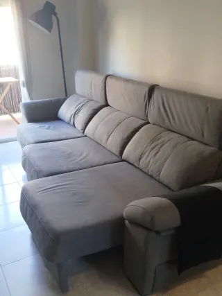 Sofá serloc y abierto es sofá cama.poco uso