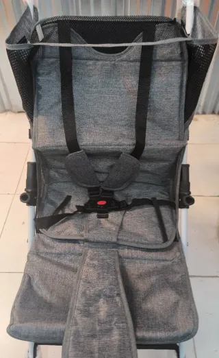 Silla de paseo plegable gris