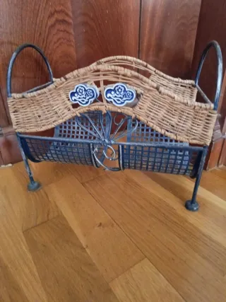 Revistero Vintage Mimbre y Metal