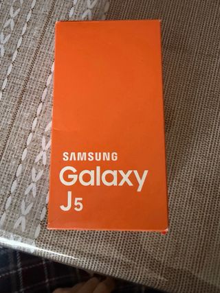 Samsung Movil Plata/Blanco modelo J5