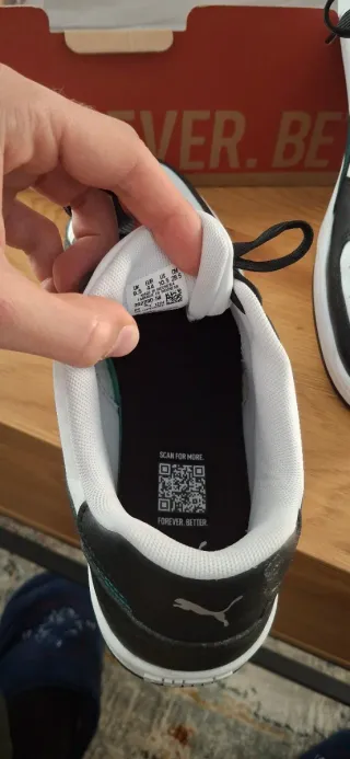 Zapatillas Puma Blancas y Negras