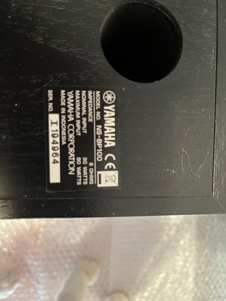 Equipo de música Yamaha con altavoces,no enciende