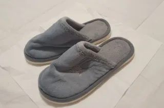 REGALO zapatillas de estar por casa grises talla 3