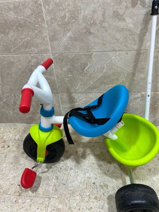 Triciclo infantil con manillar