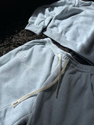 Conjunto Hoodie y Jogger Gris Claro