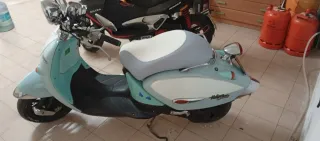 Moto Scooter Habana Cuatón Azul y Blanco
