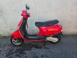 Vespa 50 Roja