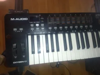 Teclado MIDI M-AUDIO Oxygen 49